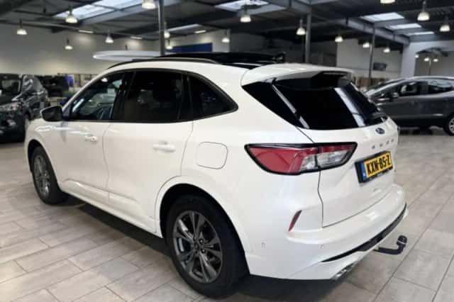 Ford Kuga (2022) thumbnail 2