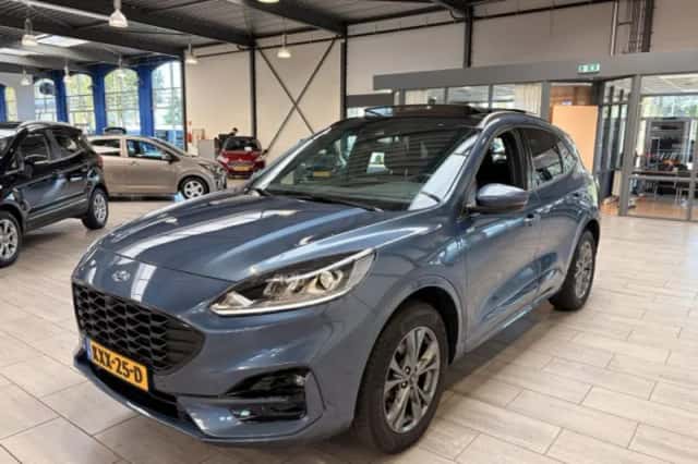 Ford Kuga (2022) thumbnail 1