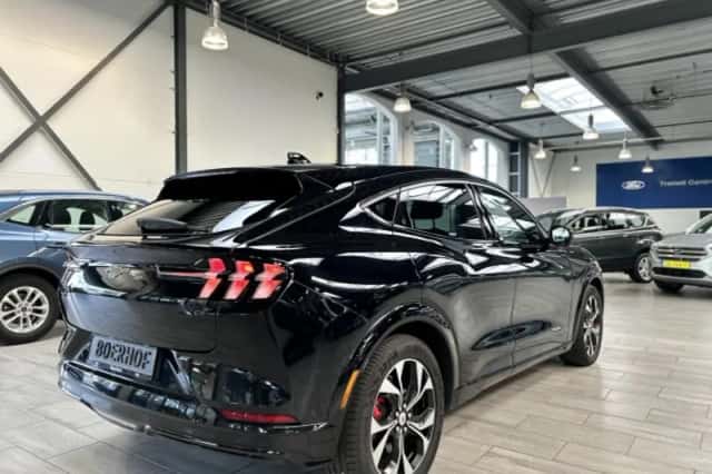 Ford Mustang Mach-E (2023) thumbnail 3
