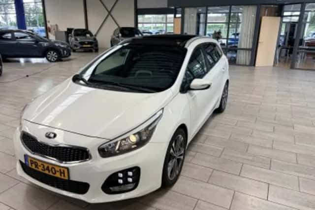 Kia Stonic (2023) thumbnail 4