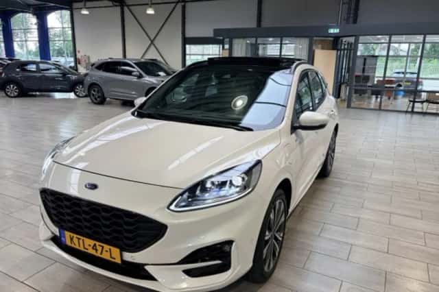 Ford Kuga (2022) thumbnail 1