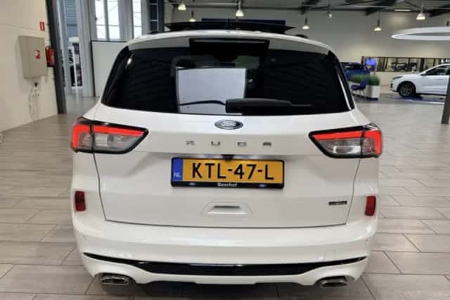 Ford Kuga (2022) thumbnail 4