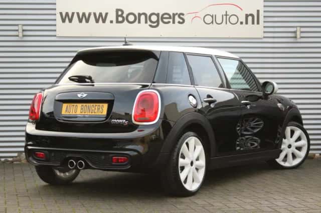 MINI Cooper S (2016) thumbnail 3