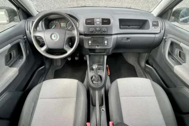 Škoda Fabia (2009) thumbnail 3