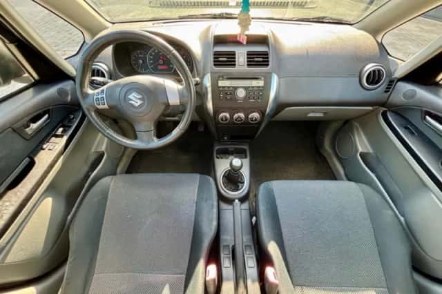 Suzuki SX4 (2007) thumbnail 3