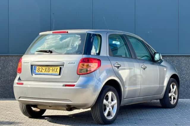 Suzuki SX4 (2007) thumbnail 5