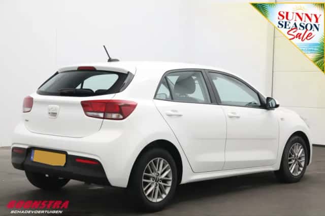 Kia Rio (2022) thumbnail 3