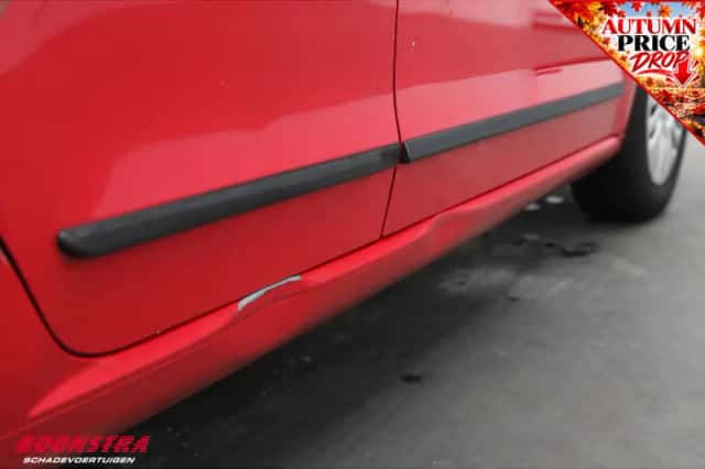 Volkswagen Up! (2015) thumbnail 6
