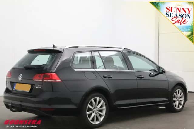 Volkswagen Golf (2016) thumbnail 3