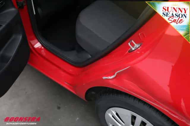 Volkswagen Up! (2015) thumbnail 6