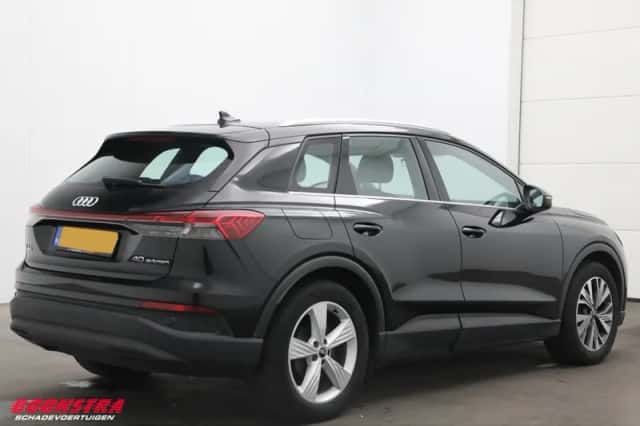 Audi Q4 e-tron (2022) thumbnail 3