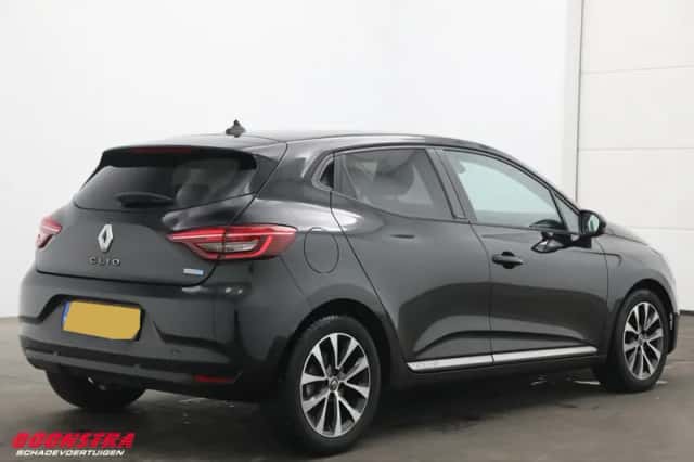 Renault Clio (2021) thumbnail 3