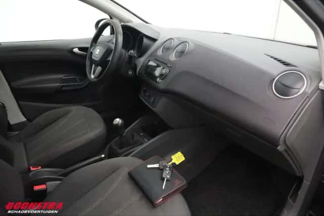 SEAT Ibiza (2011) thumbnail 5