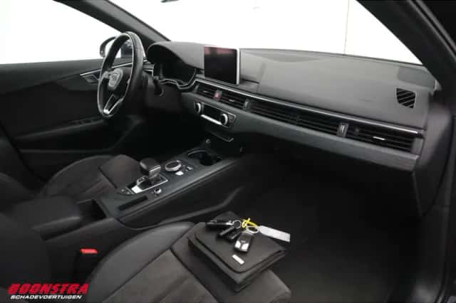 Audi A4 (2016) thumbnail 5
