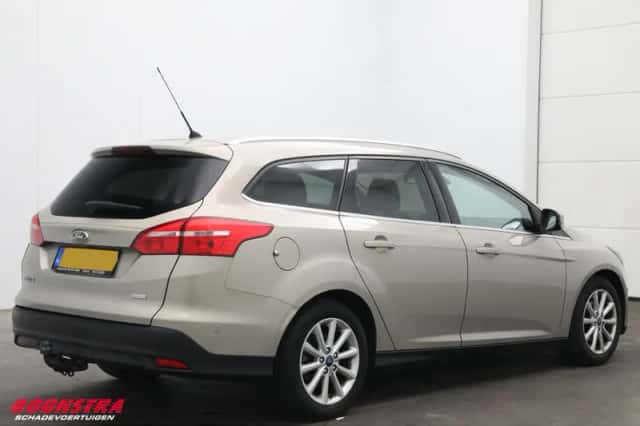 Ford Focus (2015) thumbnail 3