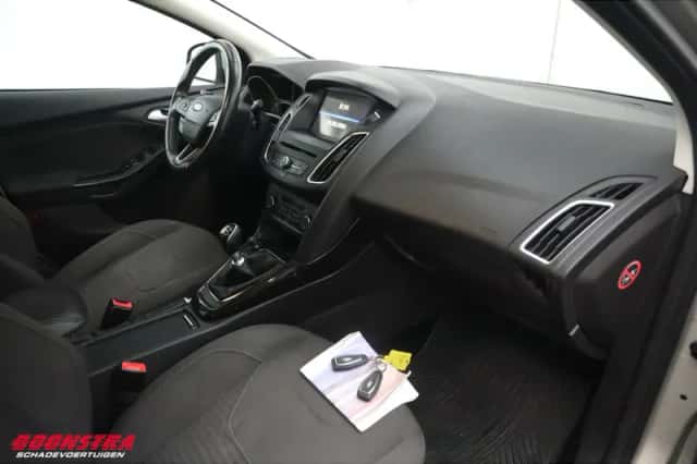 Ford Focus (2015) thumbnail 5