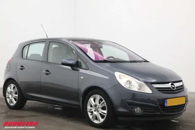 Opel Corsa (2010) thumbnail 2