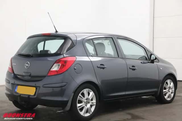 Opel Corsa (2010) thumbnail 3