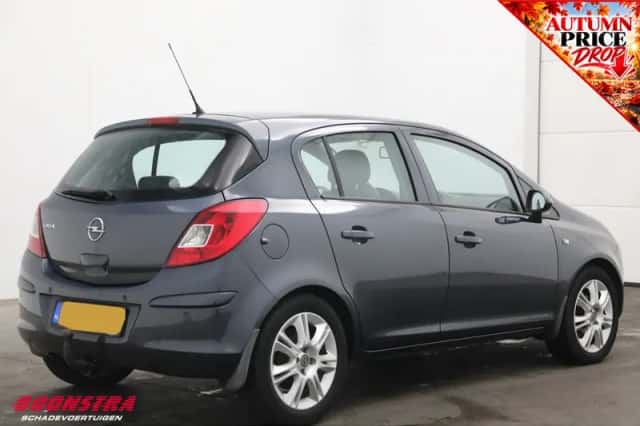 Opel Corsa (2010) thumbnail 3