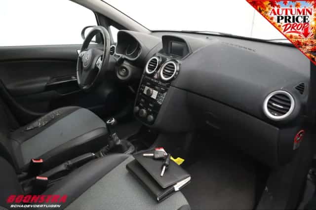 Opel Corsa (2010) thumbnail 6