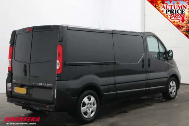 Opel Vivaro (2011) thumbnail 3