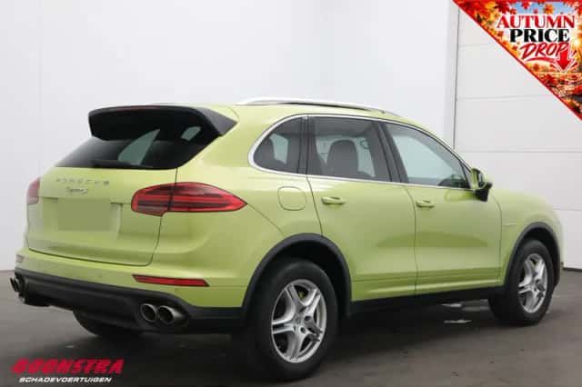 Porsche Cayenne (2016) thumbnail 3