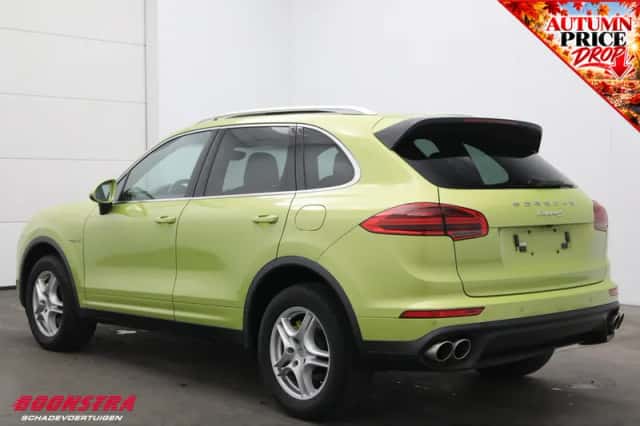 Porsche Cayenne (2016) thumbnail 4