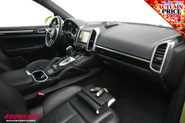 Porsche Cayenne (2016) thumbnail 5