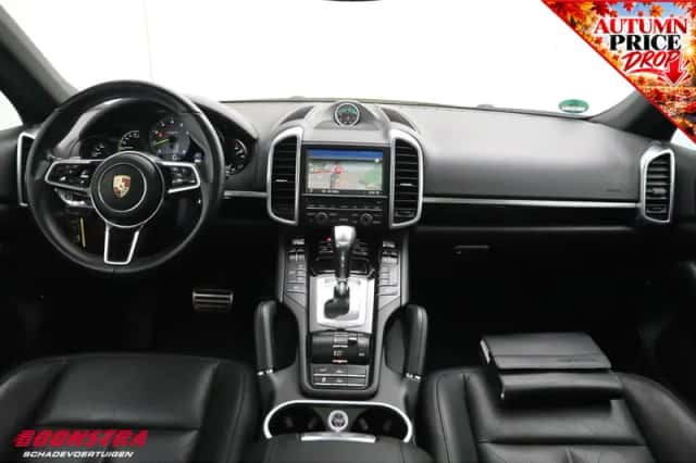 Porsche Cayenne (2016) thumbnail 6
