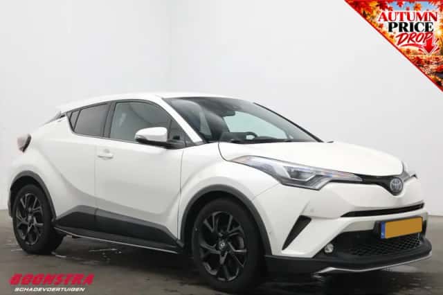 Toyota C-HR (2017) thumbnail 2