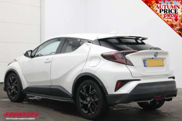 Toyota C-HR (2017) thumbnail 4
