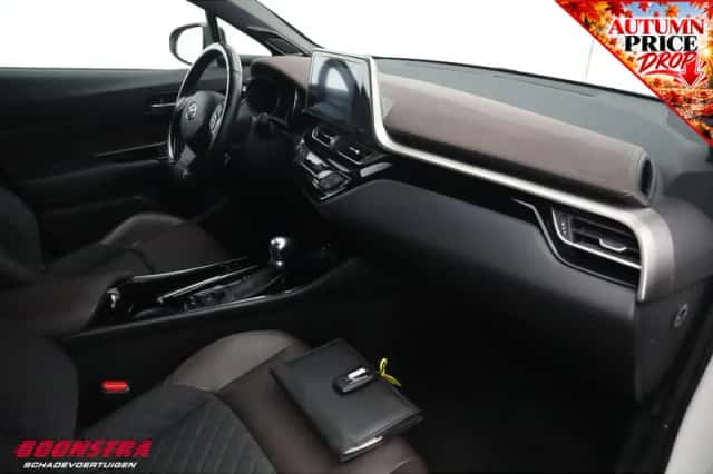 Toyota C-HR (2017) thumbnail 5