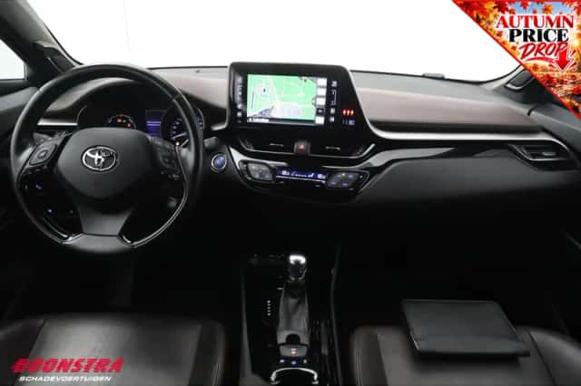 Toyota C-HR (2017) thumbnail 6