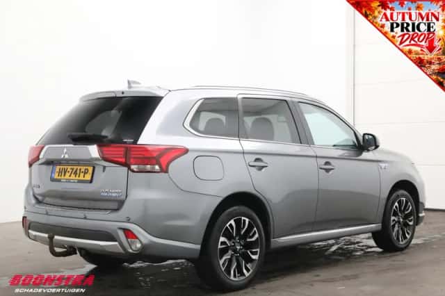 Mitsubishi Outlander (2015) thumbnail 3