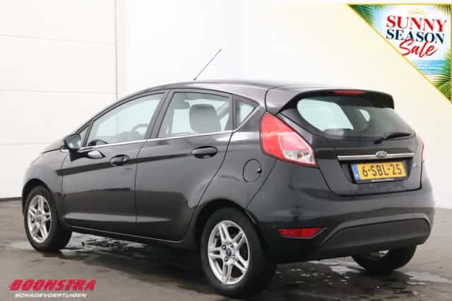 Ford Fiesta (2013) thumbnail 4