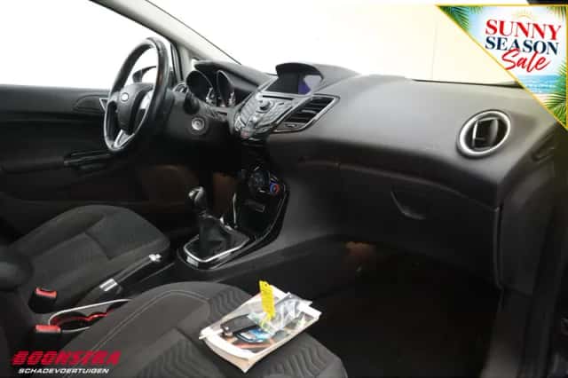 Ford Fiesta (2013) thumbnail 5