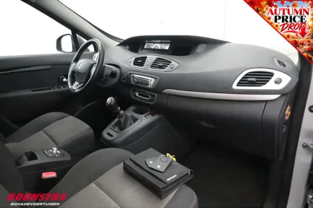 Renault Grand Scénic (2014) thumbnail 5