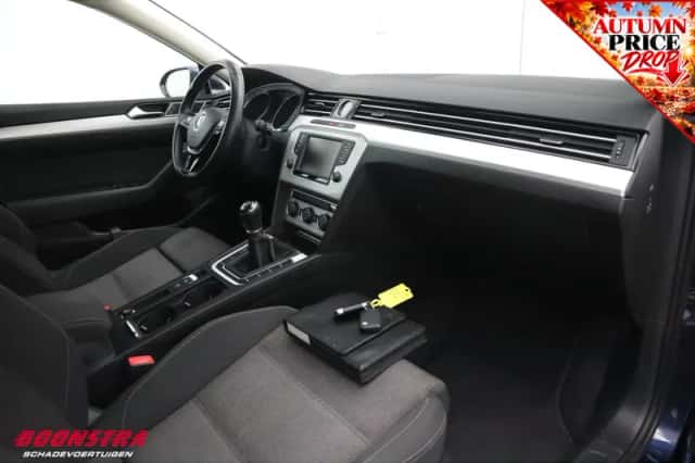 Volkswagen Passat (2016) thumbnail 5