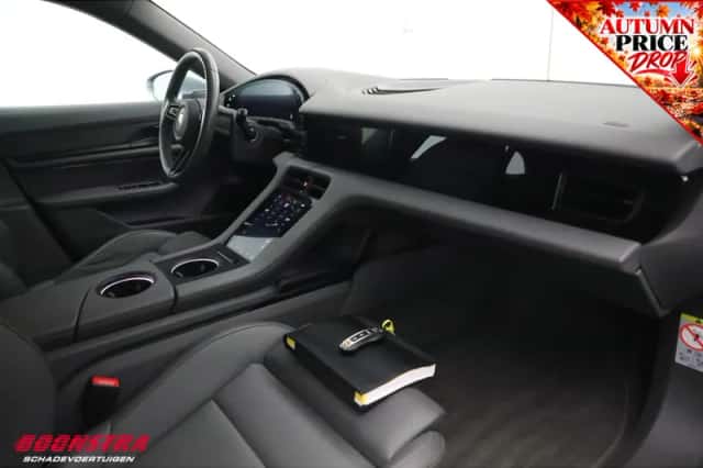 Porsche Taycan Cross Turismo (2022) thumbnail 5