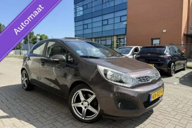 Kia Rio (2013) thumbnail 1