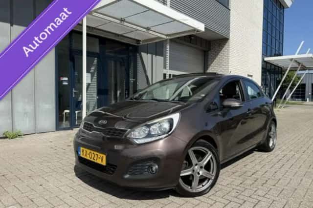 Kia Rio (2013) thumbnail 2