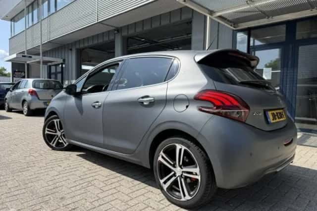 Peugeot 208 (2016) thumbnail 3