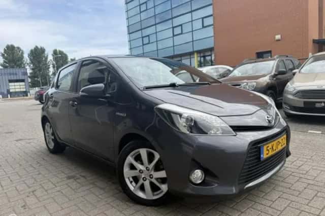 Toyota Yaris (2013) thumbnail 1