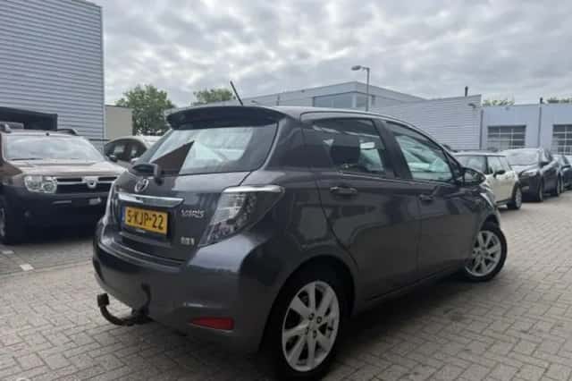 Toyota Yaris (2013) thumbnail 4