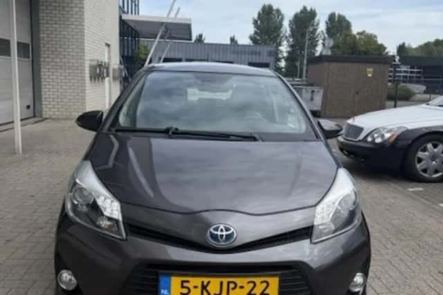 Toyota Yaris (2013) thumbnail 5