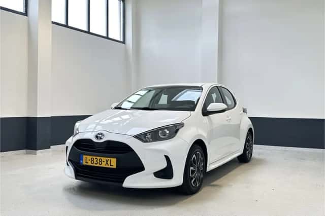 Toyota Yaris (2021) thumbnail 2