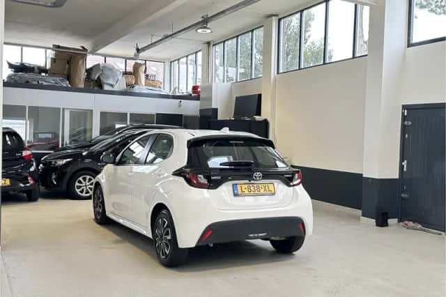 Toyota Yaris (2021) thumbnail 5
