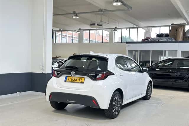 Toyota Yaris (2021) thumbnail 6