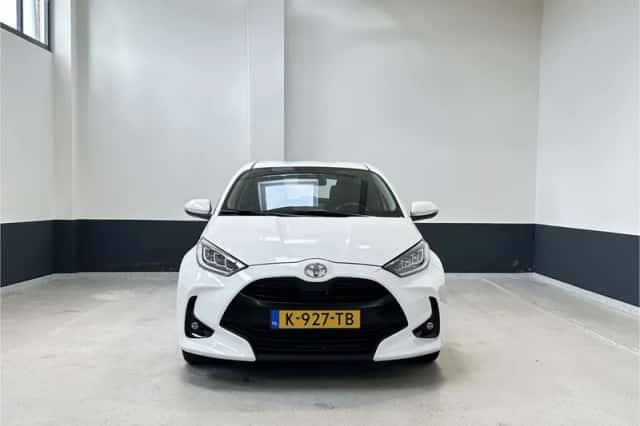Toyota Yaris (2021) thumbnail 3