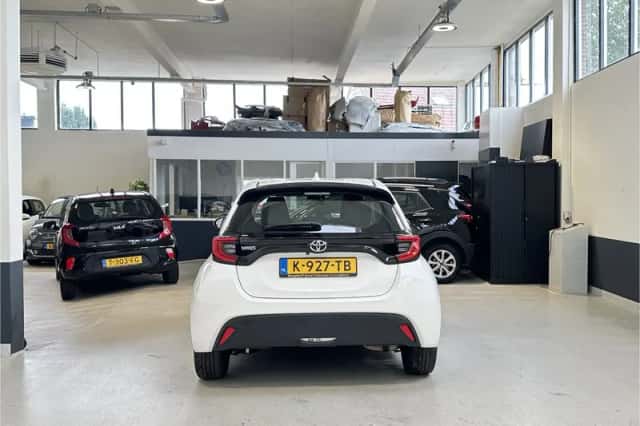 Toyota Yaris (2021) thumbnail 4